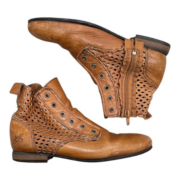 JOHN FLUEVOG Begin Bolero Booties in Burnt Orange - Picture 3 of 9